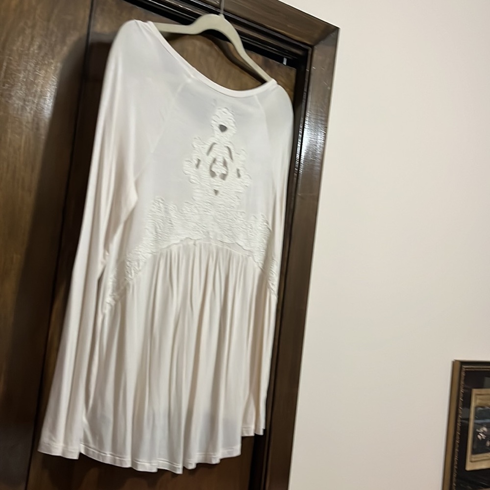 American Eagle flowy top with design on back.
